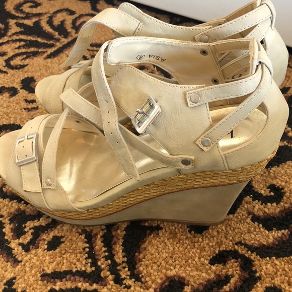 Espadrilles - Picture 2 of 3